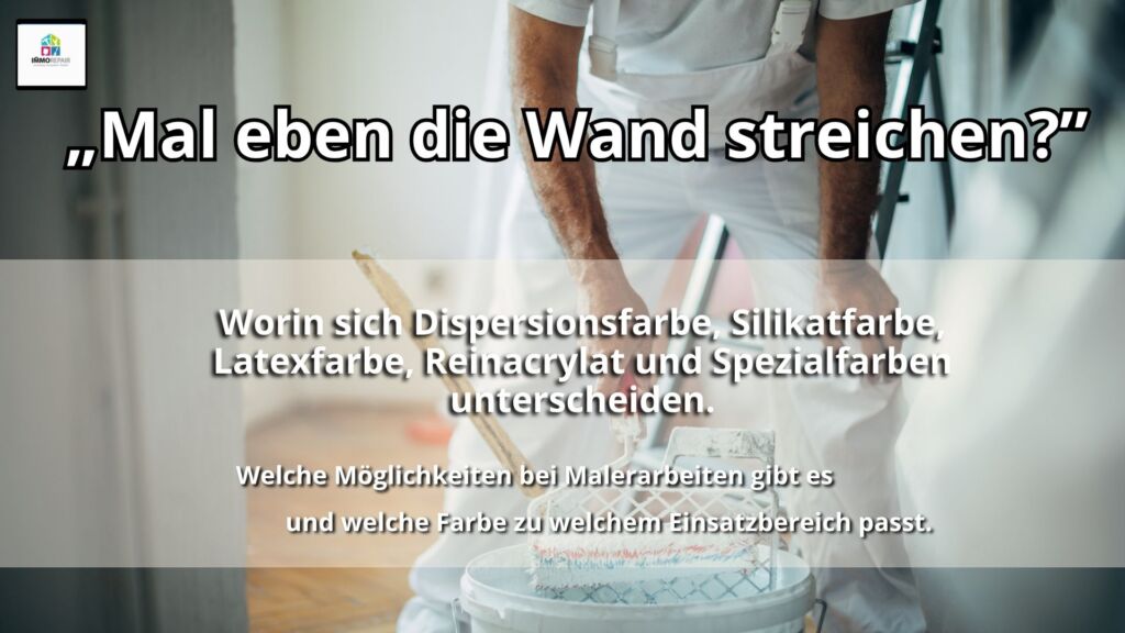Maler streicht Farbrolle am Rollgitter über einem Farbeimer ab, vorbereitet für den Anstrich